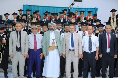 مارب.. جامعة العلوم والتكنولوجيا تحتفي بتخرج 120طالبا وطالبة من مختلف الكليات